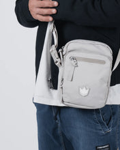 Charger l&#39;image dans la galerie, Kingz Side Bag- Cream
