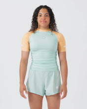 Lade das Bild in den Galerie-Viewer, Rashguard Kingz Terra Women´s Short Sleeve-Green Edition
