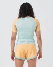 Lade das Bild in den Galerie-Viewer, Rashguard Kingz Terra Women´s Short Sleeve-Green Edition
