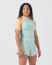 Lade das Bild in den Galerie-Viewer, Rashguard Kingz Terra Women´s Short Sleeve-Green Edition
