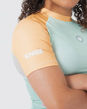 Lade das Bild in den Galerie-Viewer, Rashguard Kingz Terra Women´s Short Sleeve-Green Edition
